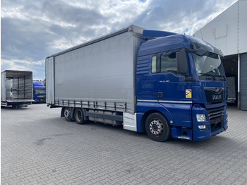 Curtainsider truck MAN TGX