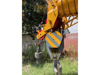 All terrain crane XCMG QY70K-II: picture 3