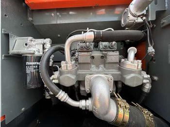 Crawler excavator HITACHI ZX200-3: picture 4