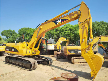 Crawler excavator CATERPILLAR 320CL: picture 3