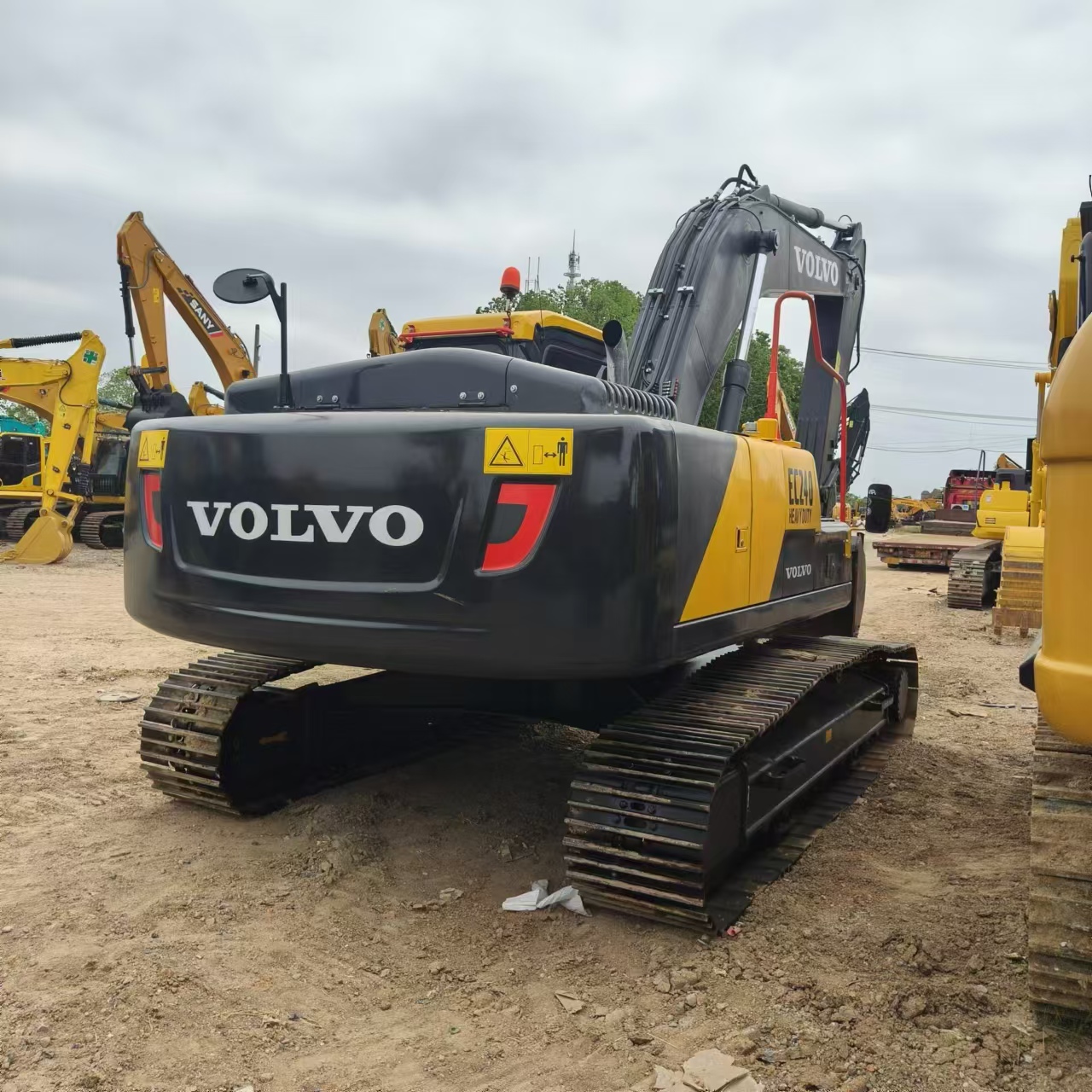 Crawler excavator VOLVO EC240: picture 3