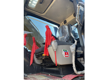 Crawler excavator Komatsu PC 210LC: picture 4