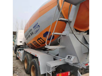 Concrete mixer truck SINOTRUCK: picture 2