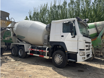 Concrete mixer truck SINOTRUK HOWO
