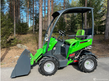 Compact loader AVANT
