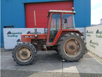 Farm tractor RENAULT