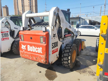 Skid steer loader Bobcat S300: picture 3