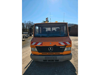Dropside/ Flatbed truck Mercedes-Benz Vario 614D Pritsche Doka 2002 Nissen VLT Verkehrsleittafel Absperrtafel LKW Vorwarntafel: picture 5 Dropside/ Flatbed truck Mercedes-Benz Vario 614D Pritsche Doka 2002 Nissen VLT Verkehrsleittafel Absperrtafel LKW Vorwarntafel: picture 5