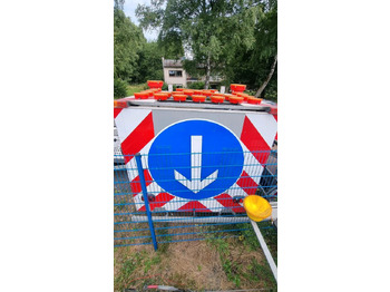 Trailer Trebbiner Absperrtafel VZ616 LED Funkwarnmeldeanlage Absperrtafel Sperrwand Verkehrsleittafel Verkehrsleitanhänger Verkehrssicherungsanhänger Leitanhänger Leittafel Verkehrssicherung Nissen Horizont: picture 4