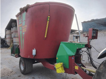 Forage mixer wagon STRAUTMANN