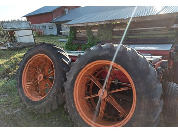 Wheel and tire package