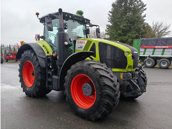 Farm tractor CLAAS Axion 920