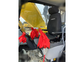 Crawler excavator KOMATSU PC200-8: picture 4