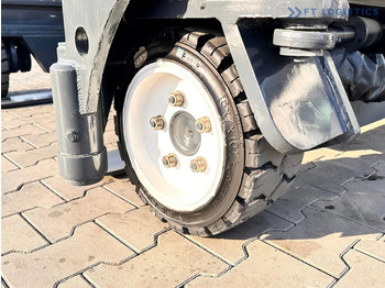 4-way reach truck Combilift C3000 / DUPLEX / 4100MM / LPG / FREE LIFT / Like New C3000 / DUPLEX / 4100MM / LPG / FREE LIFT / Like New: picture 4 4-way reach truck Combilift C3000 / DUPLEX / 4100MM / LPG / FREE LIFT / Like New C3000 / DUPLEX / 4100MM / LPG / FREE LIFT / Like New: picture 4