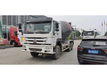 Concrete mixer truck SINOTRUK HOWO