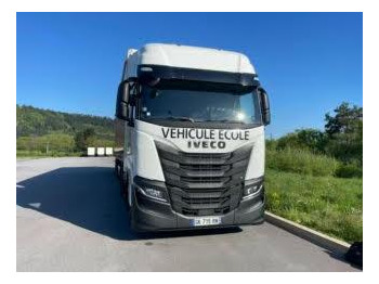 Tractor unit IVECO S-WAY