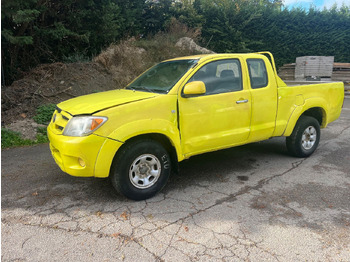 Pickup truck TOYOTA Hilux