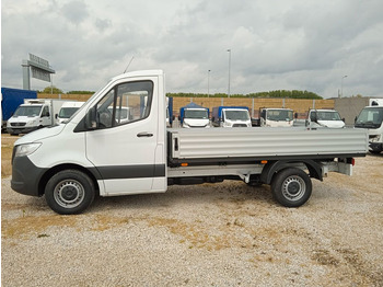 Flatbed van MERCEDES-BENZ