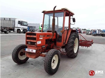 Farm tractor RENAULT