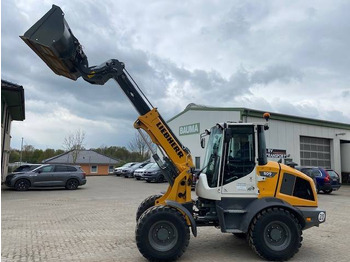 Telescopic wheel loader LIEBHERR L 509 Tele