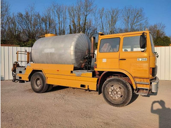 Asphalt distributor RENAULT G 260