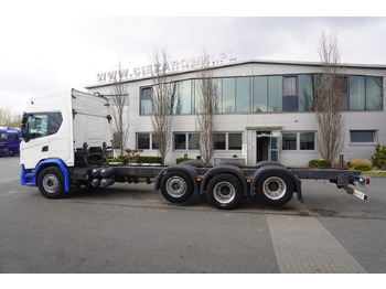 Crane truck SCANIA G500 8x2 / 2nd axis steered / Chassis 8.35 m / 2021: picture 4