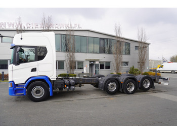 Crane truck SCANIA G500 8x2 / 2nd axis steered / Chassis 8.35 m / 2021: picture 3