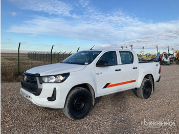 Pickup truck TOYOTA Hilux