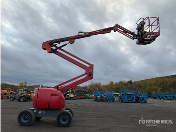 Articulated boom JLG