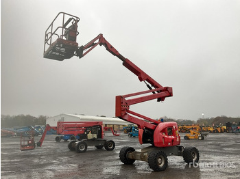 Articulated boom JLG