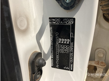 Pickup truck TOYOTA Hilux