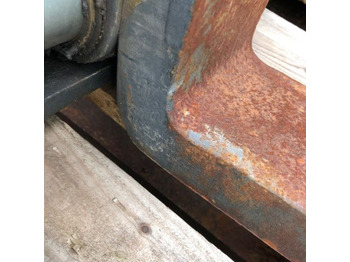 Attachment for Material handling equipment Integral Fork positioner shaft guid with sideshift valve: picture 3