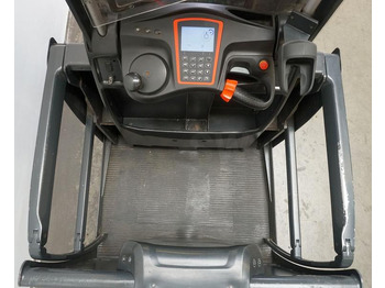 Order picker Linde V 48 5213: picture 3