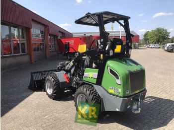 New Compact loader G2200E Giant: picture 4