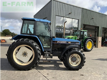 Farm tractor NEW HOLLAND