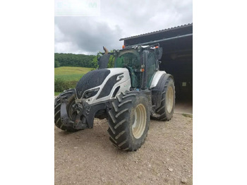 Farm tractor VALTRA T174