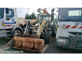 Farm tractor RENAULT