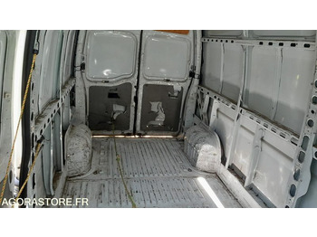 Panel van Renault Master - 2006 - 65000kms - BY788VM - BATTERIE HS: picture 4