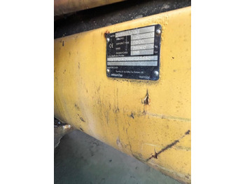 Crawler excavator Komatsu PC 210 LC-8: picture 5