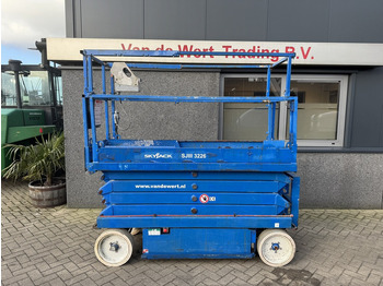 Scissor lift SKYJACK