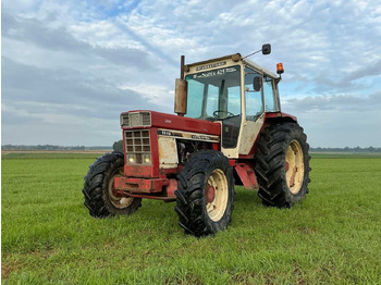 Farm tractor INTERNATIONAL