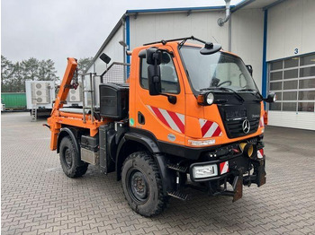 Skip loader truck UNIMOG U20