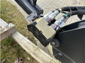 Alö Frontlader G5L Valtra on lease Alö Frontlader G5L Valtra: picture 2 Alö Frontlader G5L Valtra on lease Alö Frontlader G5L Valtra: picture 2