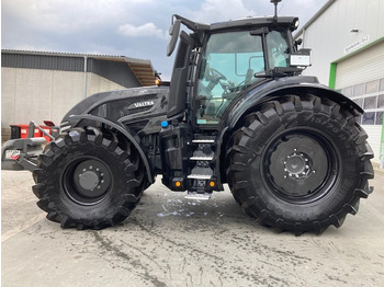 Farm tractor VALTRA