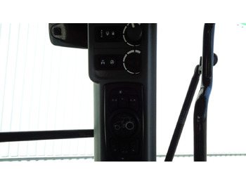 Farm tractor Valtra S374: picture 4