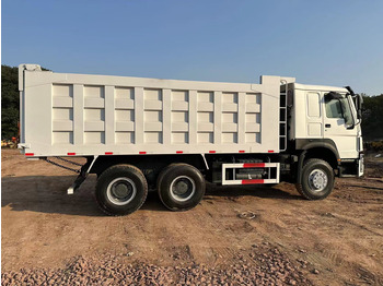 Tipper for transportation of silos SINOTRUK HOWO 371hp 6x4: picture 5