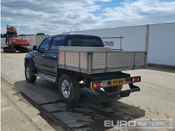 Pickup truck 2003 Toyota Hilux: picture 3