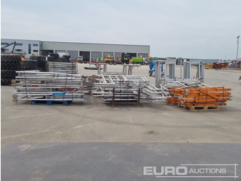 Construction equipment Bundle of Folding Aluminium Scaffolding (5 of), Bundle of Folding Fiberglass Scaffolding, Bundle of Aluminium Scaffolding (3 of), Aluminium Staging Boards (3 of): picture 4