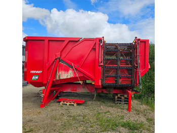 Beet harvester