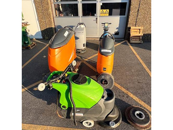 Scrubber dryer